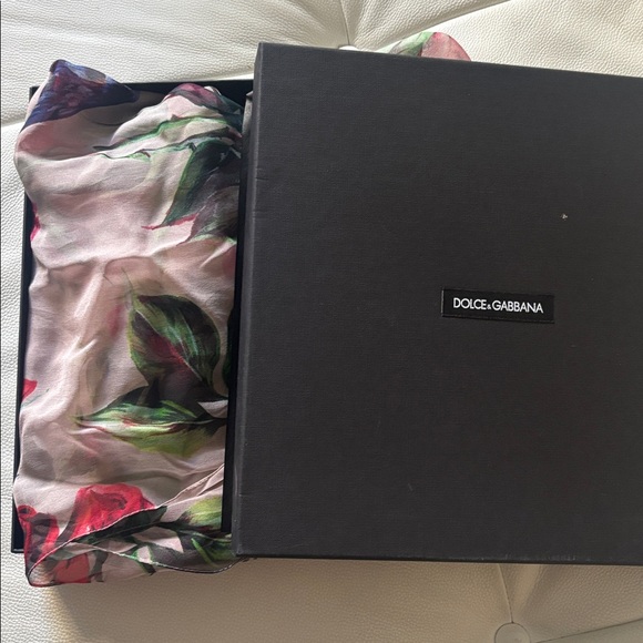 Dolce & Gabbana Iconic Rose Print Sheer Silk Scarf/Wrap - NWT and NIB - Picture 9 of 9